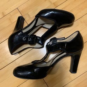 Naturalizer Black T-Strap Mary Jane Heels -fun!